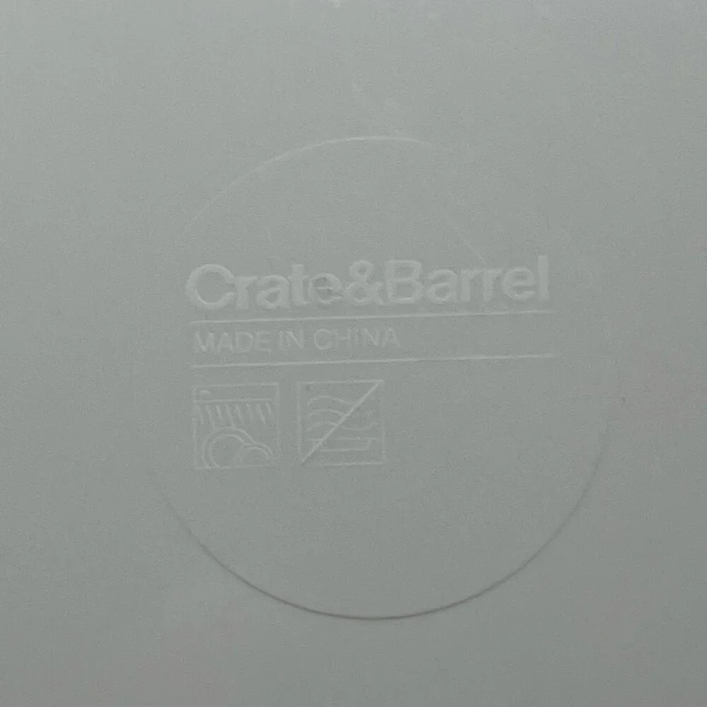 Crate & Barrel Floral Pattern Melamine 10.5 Diameter Dinner Plates Set of 4